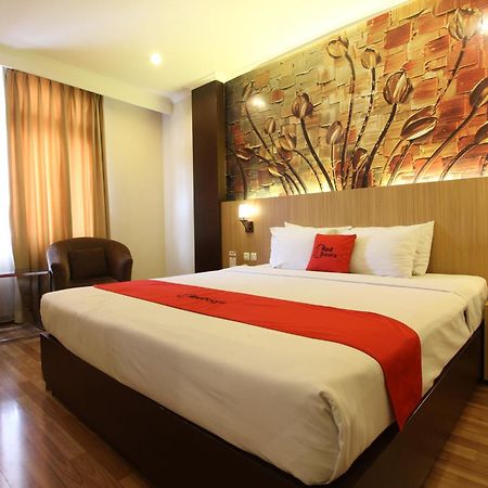 Reddoorz Premium @ Slamet Riyadi 2 Solo Exterior foto