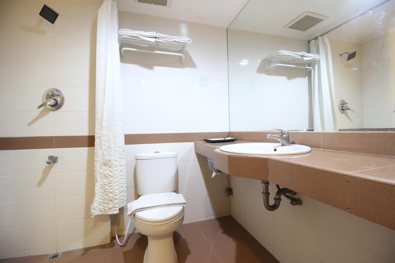Reddoorz Premium @ Slamet Riyadi 2 Solo Exterior foto
