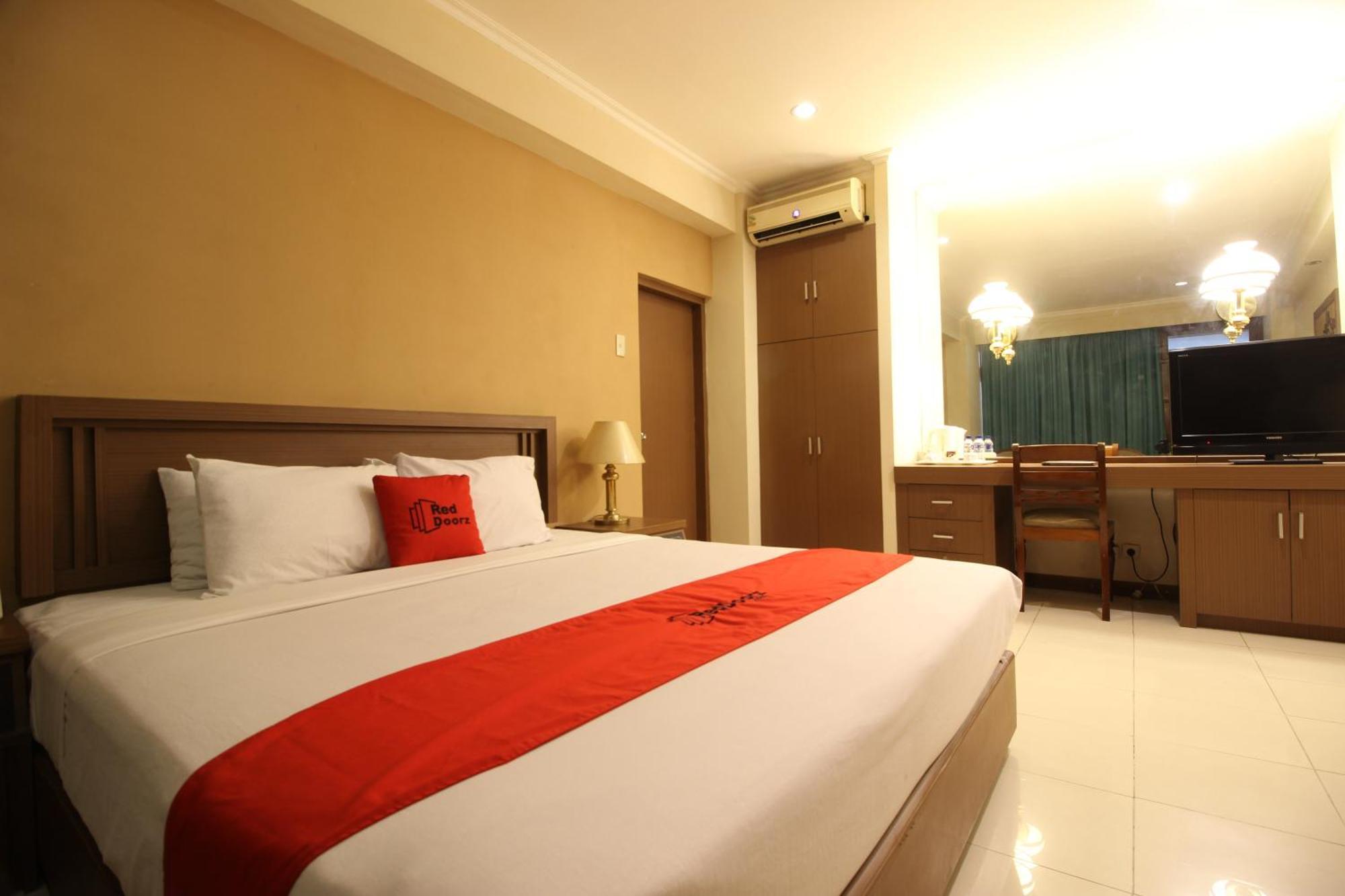 Reddoorz Premium @ Slamet Riyadi 2 Solo Exterior foto