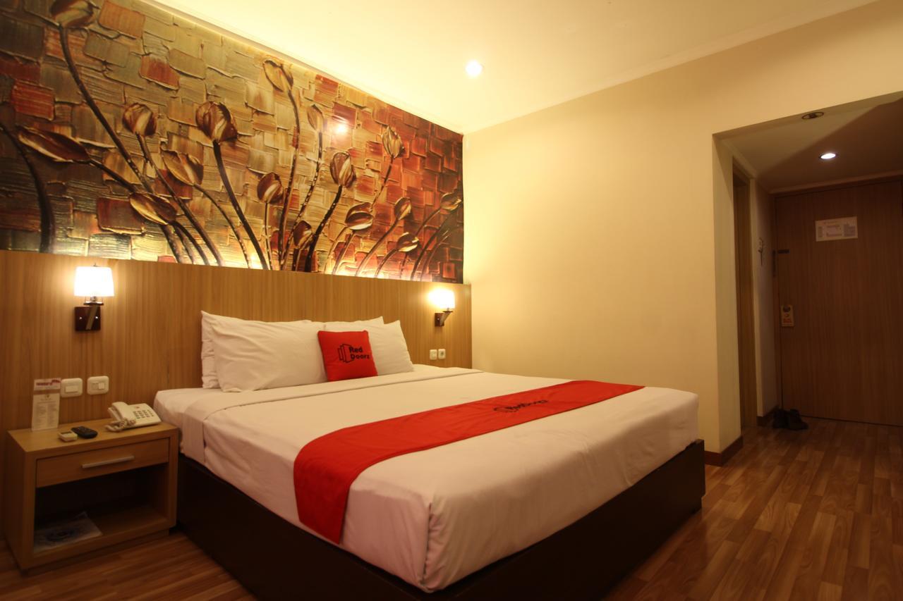 Reddoorz Premium @ Slamet Riyadi 2 Solo Exterior foto