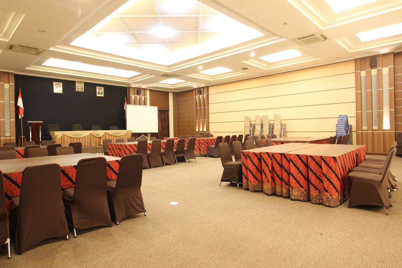 Reddoorz Premium @ Slamet Riyadi 2 Solo Exterior foto