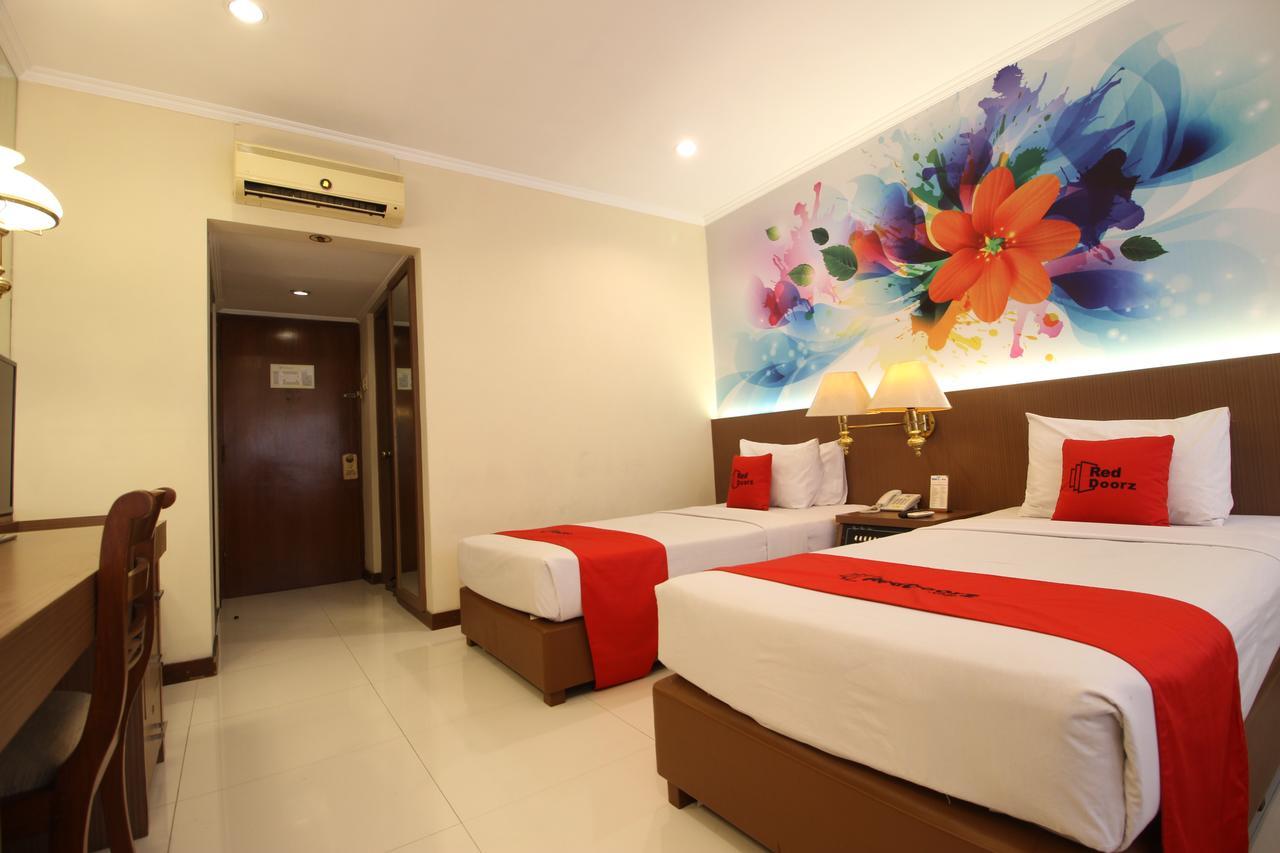 Reddoorz Premium @ Slamet Riyadi 2 Solo Exterior foto
