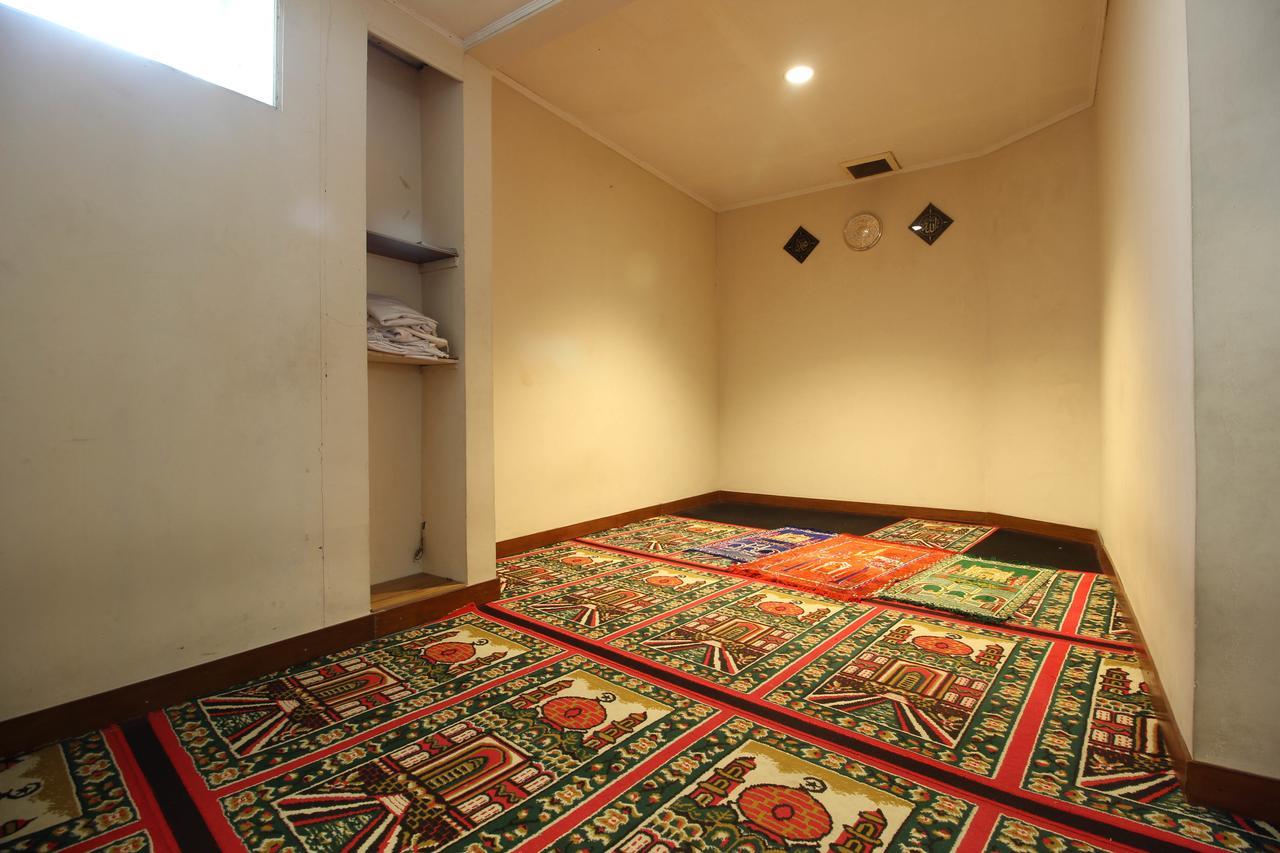 Reddoorz Premium @ Slamet Riyadi 2 Solo Exterior foto
