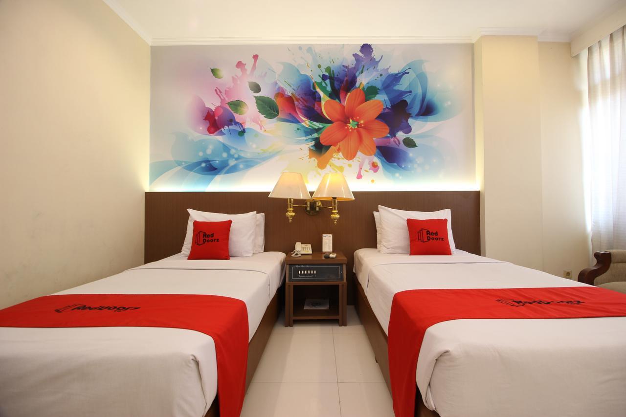 Reddoorz Premium @ Slamet Riyadi 2 Solo Exterior foto