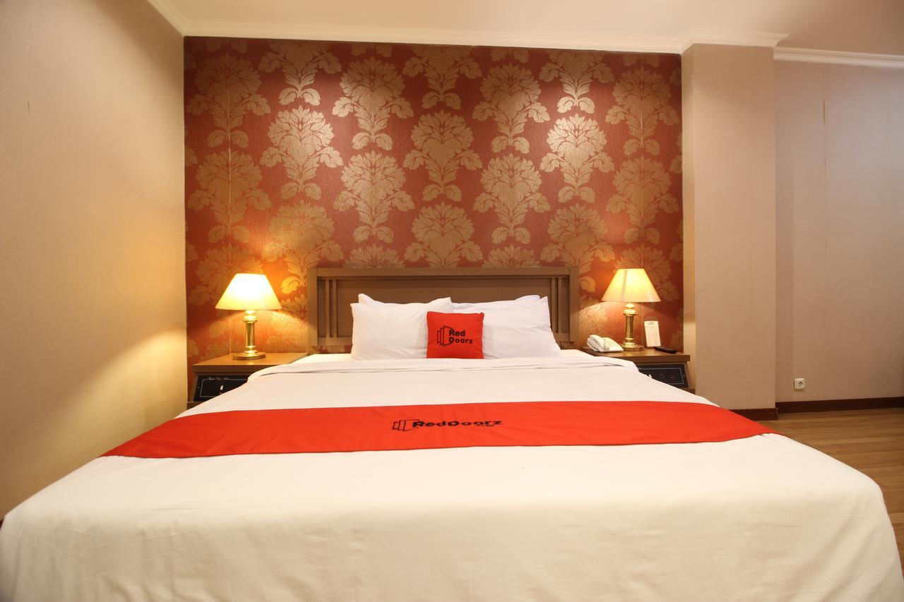Reddoorz Premium @ Slamet Riyadi 2 Solo Exterior foto