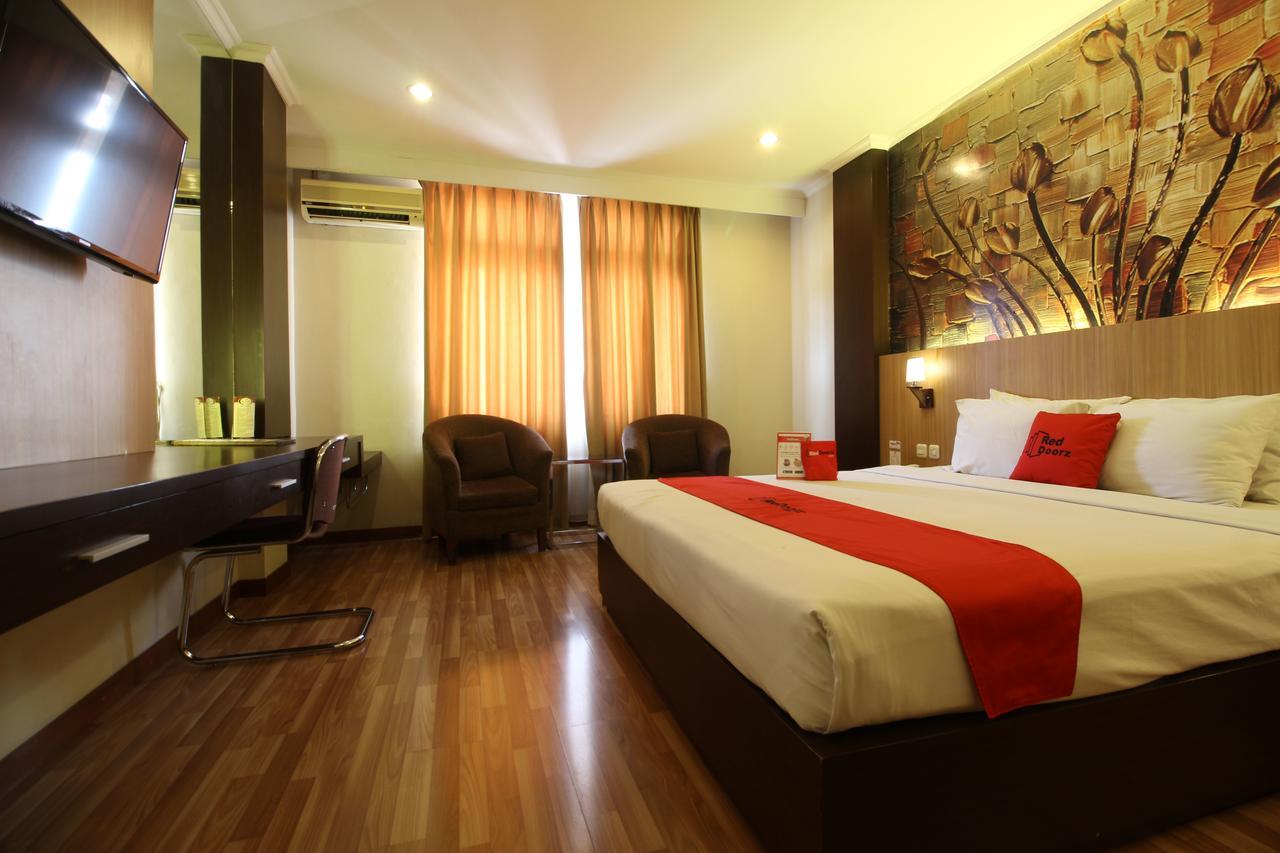 Reddoorz Premium @ Slamet Riyadi 2 Solo Exterior foto