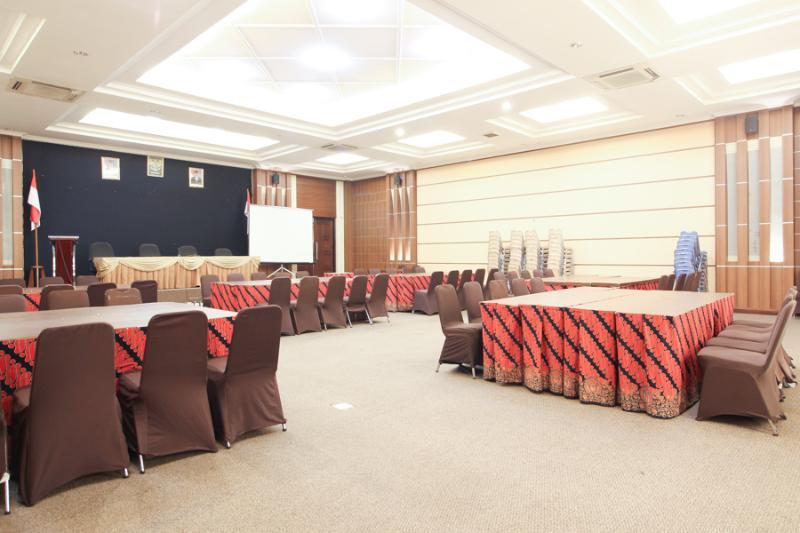 Reddoorz Premium @ Slamet Riyadi 2 Solo Exterior foto